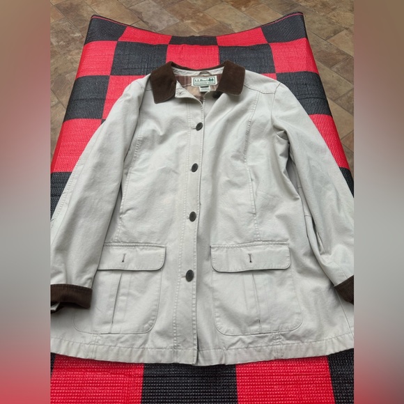 Vintage LL Bean Jacket Women’s Flannel Lined size L
Pit to pit: 23”
Length: 30” - Picture 2 of 6